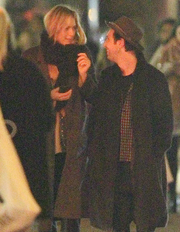 Exclusive    Maria Sharapova Out On A Date With A Mystery Man jpeg