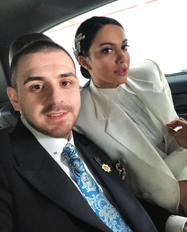 Betty Stoian și iubitul ei au arătat impecabil la botezul fiului