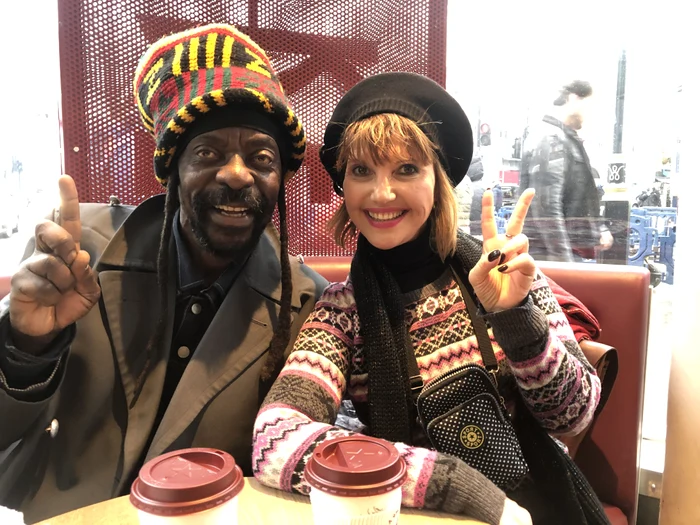 
    Marina Almăşan şi londonezul haios care a recunoscut-o la restaurantfoto: arhivă personală  