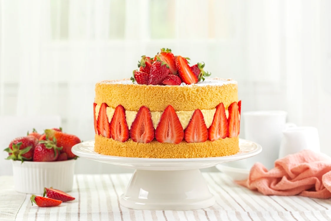 tort fraisier shutterstock 2154103991 jpg