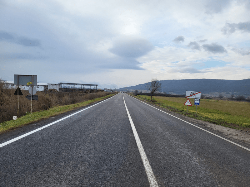 S-a finalizat asfaltarea a două drumuri naționale din Alba. O șosea foarte circulată, modernizată după 25 de ani