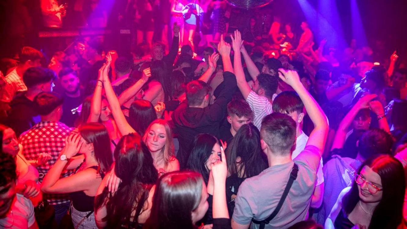 Delir în cluburile din Germania. Nemții au dat petreceri monstru odată cu relaxarea restricțiilor