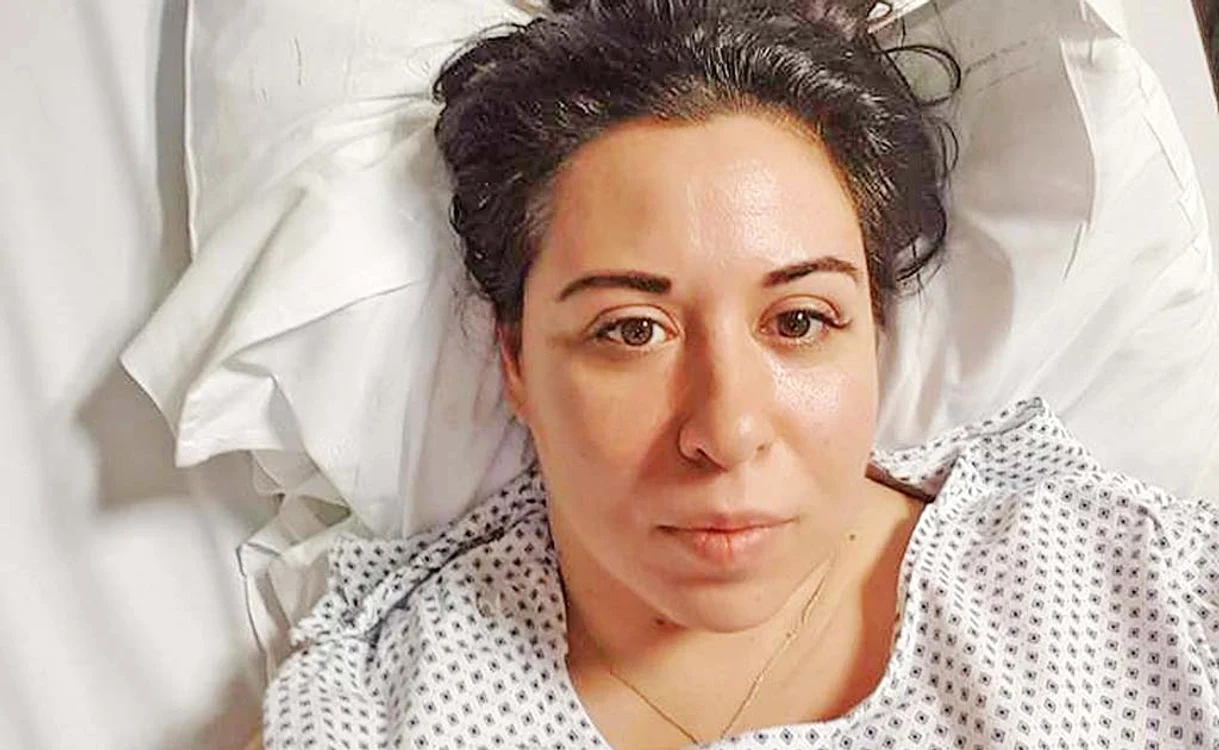 
    Desfigurată de spaimă, pe patul de spital, și-a făcut un selfie care, din fericire, nu a fost ultimul  