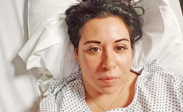 
    Desfigurată de spaimă, pe patul de spital, și-a făcut un selfie care, din fericire, nu a fost ultimul  