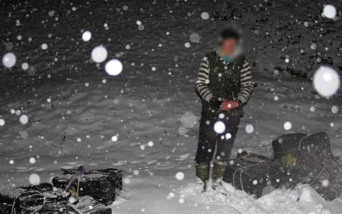 Tânărul este cercetat pentru săvârşirea infracţiunii de contrabandă FOTO: Adevărul