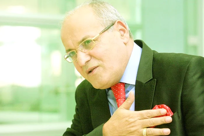 
    Elena Ploieşteanu a vorbit  pentru prima dată  despre infidelităţile artistului pentru Click!  