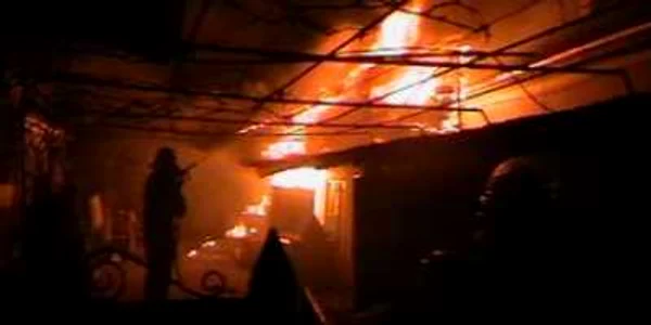 Târgu-Jiu: Anexă gospodărească incendiată intenţionat