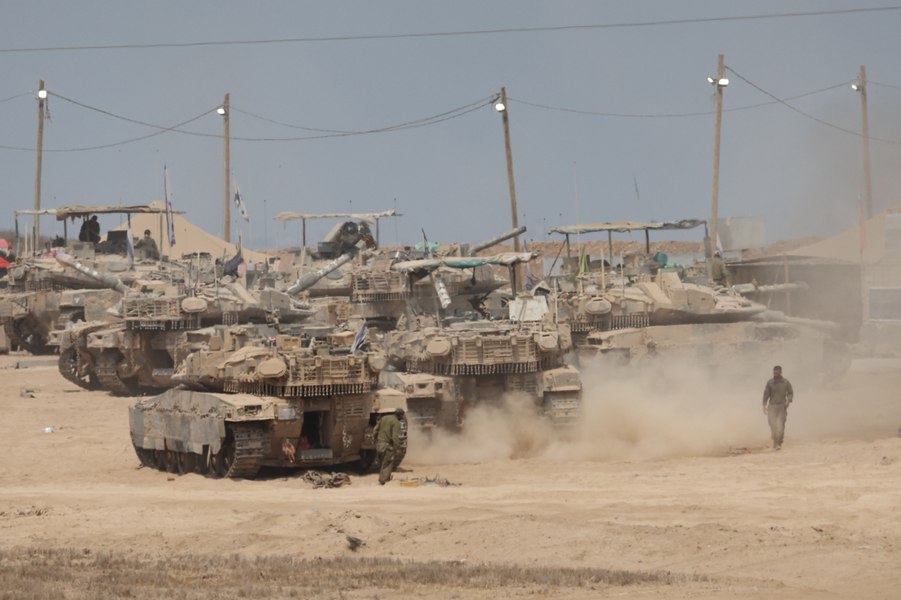 Armata israeliană cere evacuarea completă a orașului Gaza: „Este doar începutul ofensivei terestre”