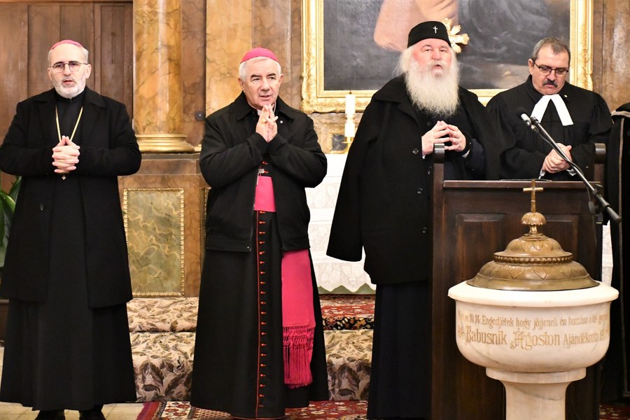 Ecumenism ca în Banat. Un preot ortodox, unul romano-catolic, unul greco-catolic și un rabin se roagă într-o biserică luterană FOTO
