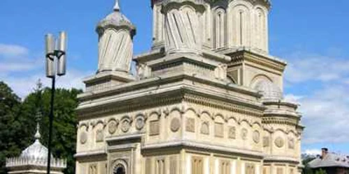 Albaiulienii pot vizita şi mănăstirea Curtea de Argeş