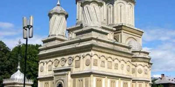 Albaiulienii pot vizita şi mănăstirea Curtea de Argeş