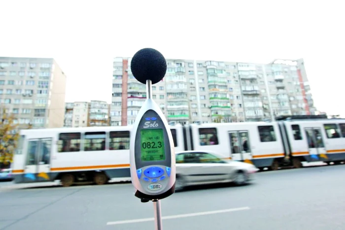 Intersecţia Dristor: 82,3 dB