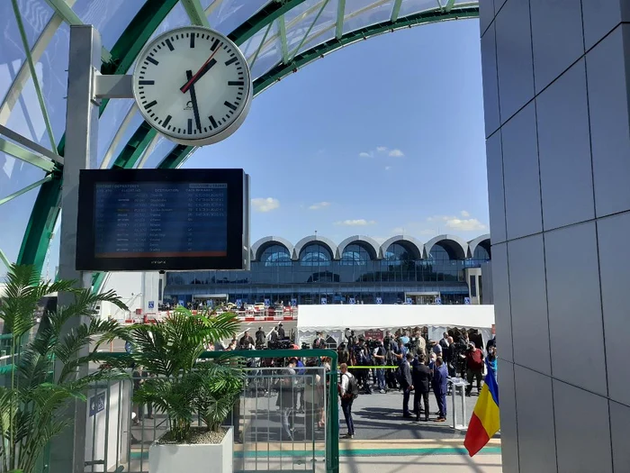 Terminalul Sosiri se află în faţa staţiei de tren 