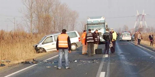 Șoferul vinovat de producerea accidentului a scăpat cu câteva răni ușoare