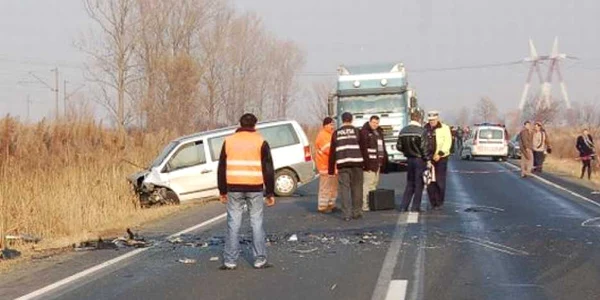 Șoferul vinovat de producerea accidentului a scăpat cu câteva răni ușoare