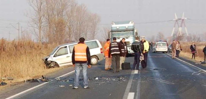 Șoferul vinovat de producerea accidentului a scăpat cu câteva răni ușoare