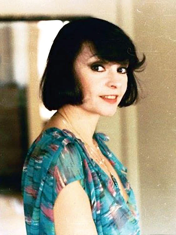 Marina Voica se mândreşte cu strugurii ei dulci ca mierea, din care a făcut compot şi dulceaţă pentru iarnăFoto: www.marinavoica.ro