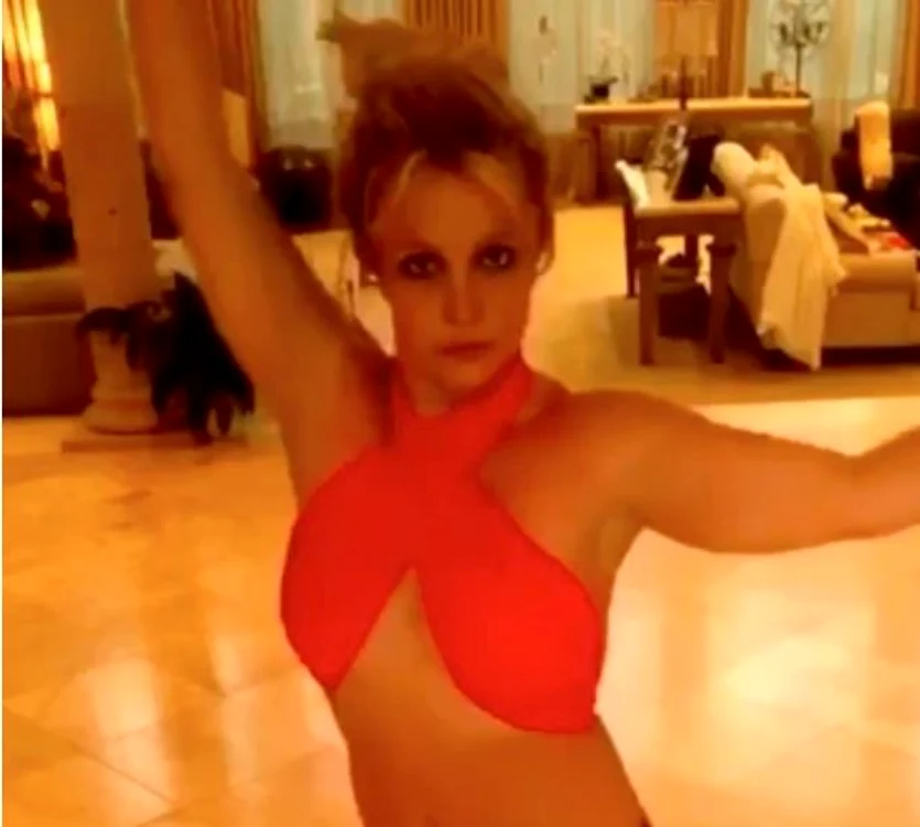 
    Britney a dansat pe o melodie a MadonneiFoto: Instagram  