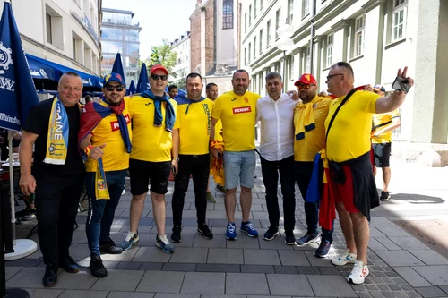 Premierul Marcel Ciolacu alături de suporterii tricolori înaintea meciului România - Ucraina, de la Euro 2024, la Munchen Foto: Facebook