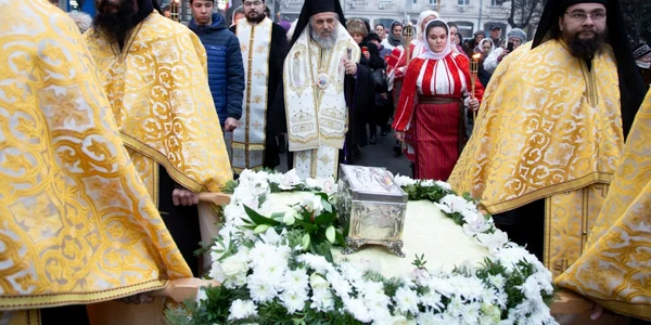 Imagine de la aducerea la Brăila a raclei cu moaştele Sfântului Nicolae FOTO Ionuţ Lare