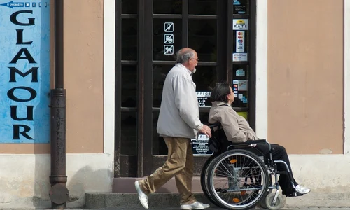 scaun cu rotie jpeg