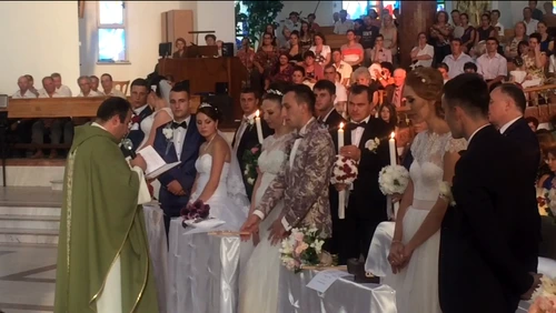 Duminică, 16 august, 5 mirese au acceptat fără să țină cont de superstiții să stea una lângă alta, în biserică captură: click.ro