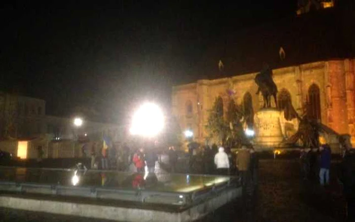 Câţiva clujeni la protest, miercuri seara, 22 februarie  FOTO Claudiu Pădurean/Facebook