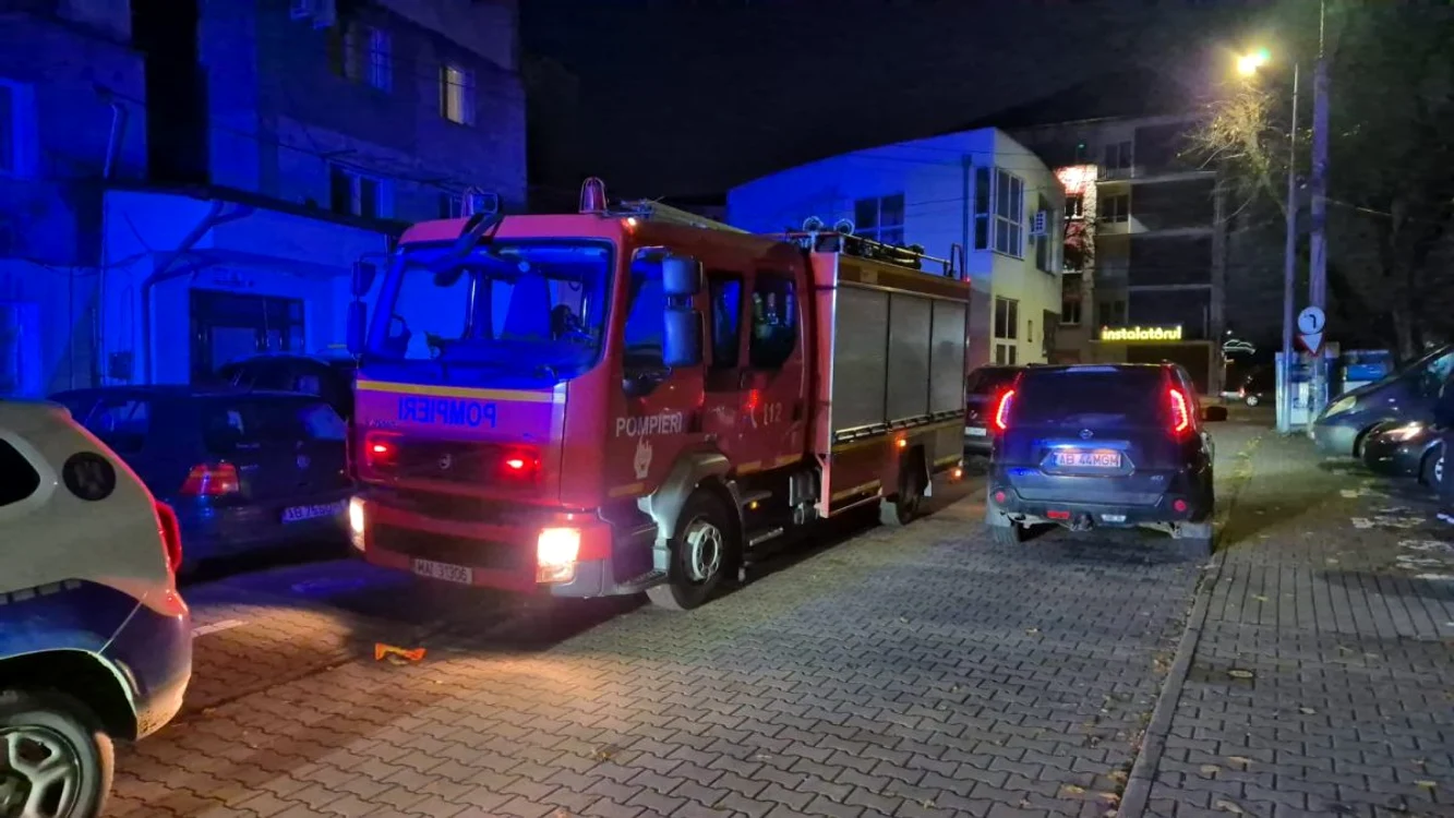 Pompierii au descoperit într-un apartament o persoană decedată. FOTO: alba24.ro