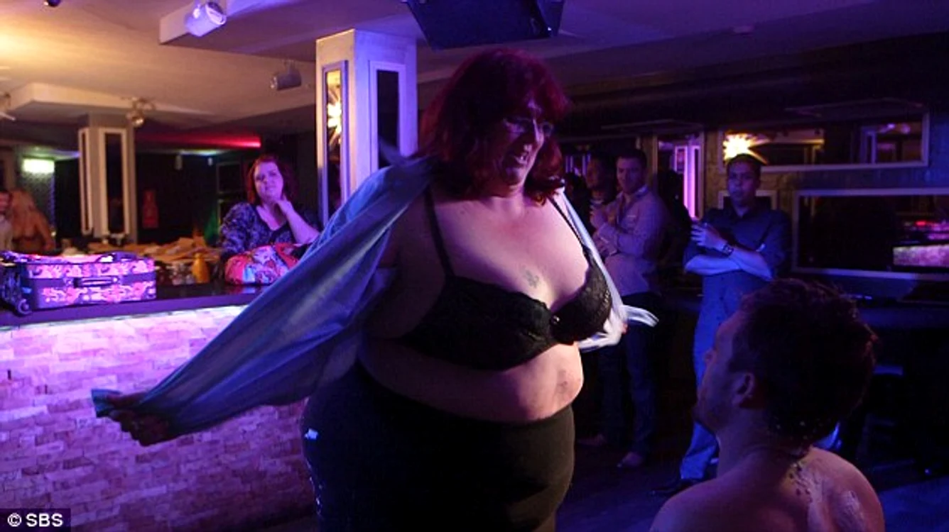 Deşi a avut experienţe neplăcute, Julie spune că majoritatea clienţilor au fost impresionaţi de show-ul ei