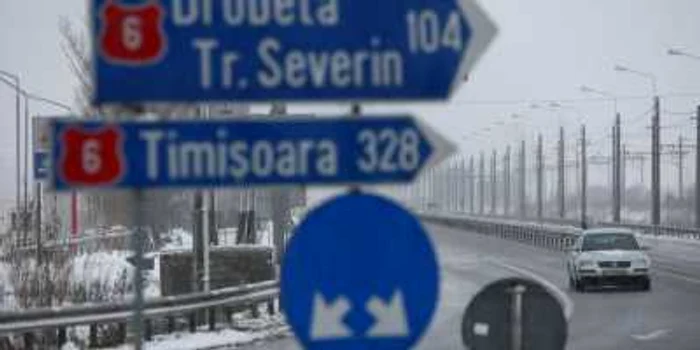 Craiova: Drumurile alunecoase au început să provoace nenorociri.