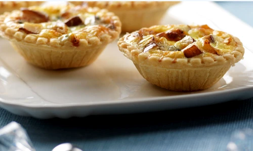 Mini tarte cu branza cu mucegai si pere png
