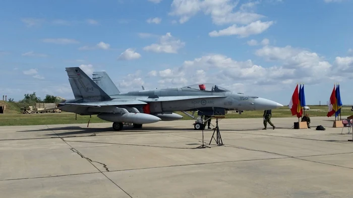 Avion militar canadian CF-188 Hornet la Mihail Kogălniceanu Foto Călin Gavrilaş