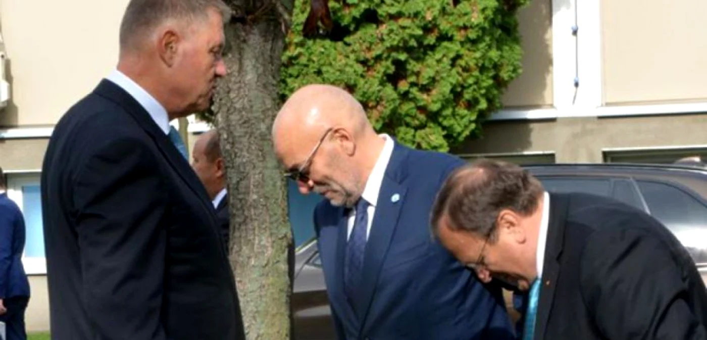Klaus Iohannis, Vasile Rîmbu (fost director SJU Suceava) şi Gheorghe Flutur (preşedinte CJ Suceava). Foto: StiriSuceava.net