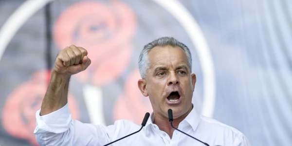 Liderul Partidului Democrat din Moldova Vladimir Plahotniuc a ţinut un discurs la un miting din Chişinău Republica Moldova FOTO EPA-EFE / Dumtiru Doru