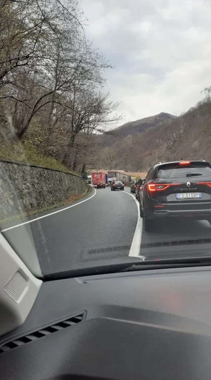 TIR intrat într-o casă pe Valea Oltului Foto Adevărul - credit Simona Băncilă Hleba