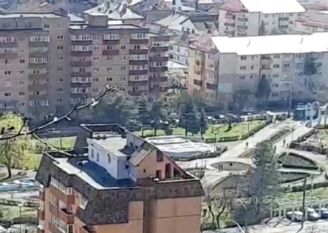 Vila construită pe blocul de 8 etaje / foto: Captură video