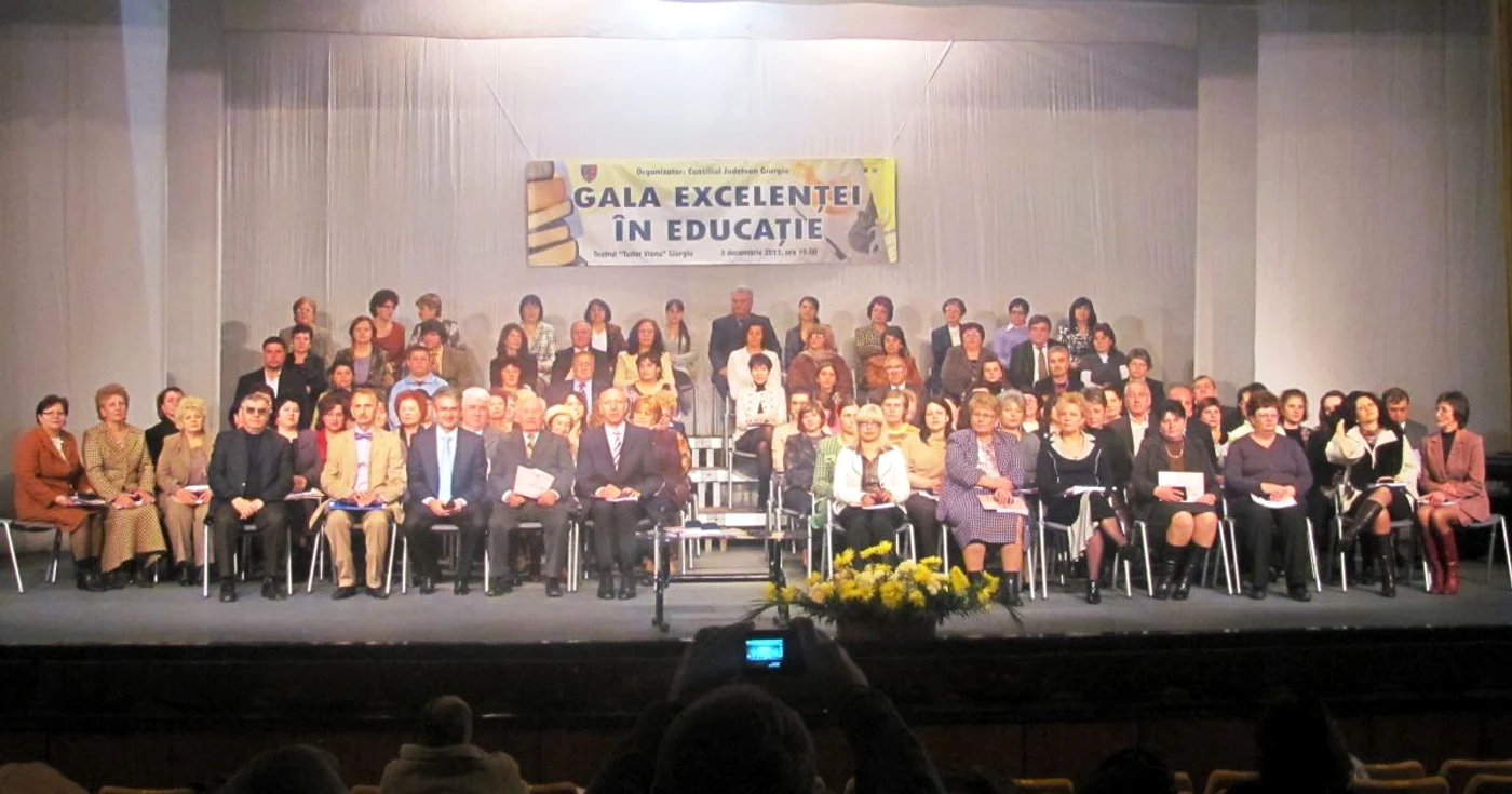 La sfârşitul festivităţii de premiere, cadrele didactice au făcut o poză de grup