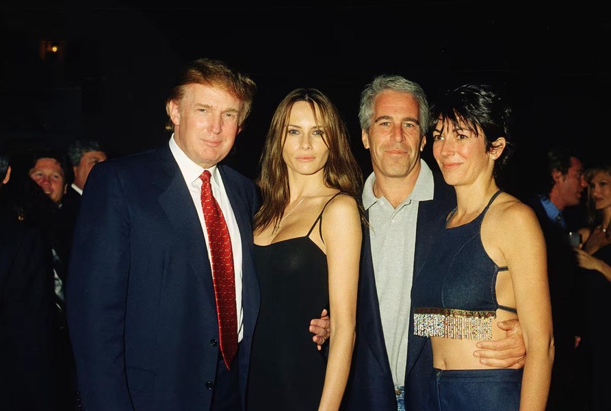 Dezvăluiri din culisele prieteniei lui Trump cu Jeffrey Epstein. „Își împărțeau iubitele și avioanele”