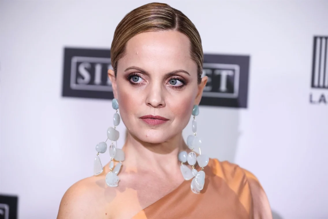 Mena Suvari (4) jpg