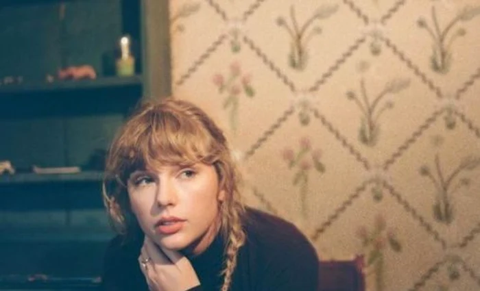 Artista nu suportă să se apropie nimeni de ea de teamă să nu se infecteze