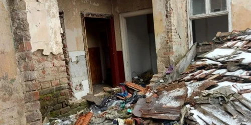 Migranţii au ocupat o clădire abandonată din Timişoara