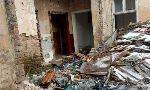 Migranţii au ocupat o clădire abandonată din Timişoara