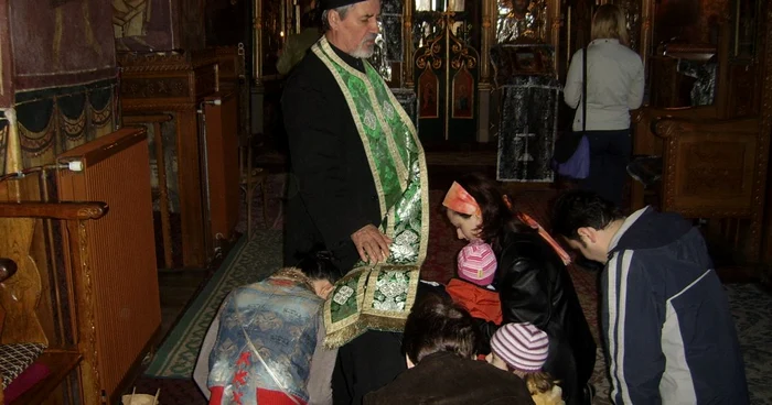  Mii de piteşteni se spovedesc în aceste zile