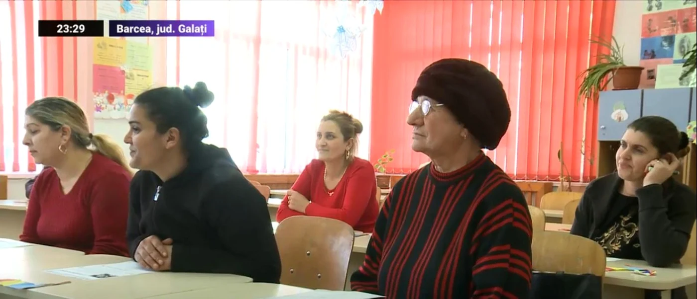 Anica Gogeanu alături de colegii săi de clasă Foto: captură video www.digi24.ro