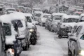 Mașini blocate în trafic de ninsoare - vremea - meteo - ninge FOTO Shutterstock 
