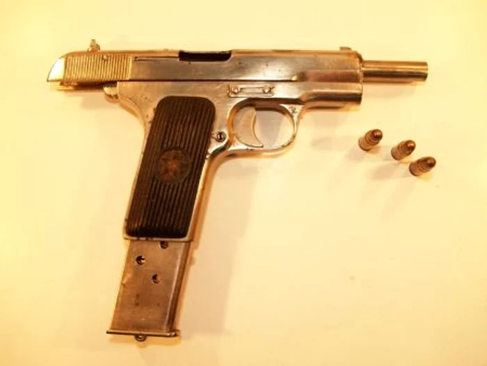 Este cea de-a doua armă confiscată de poliţiştii de frontieră în ultima săptămână. Foto: IJPF Mh