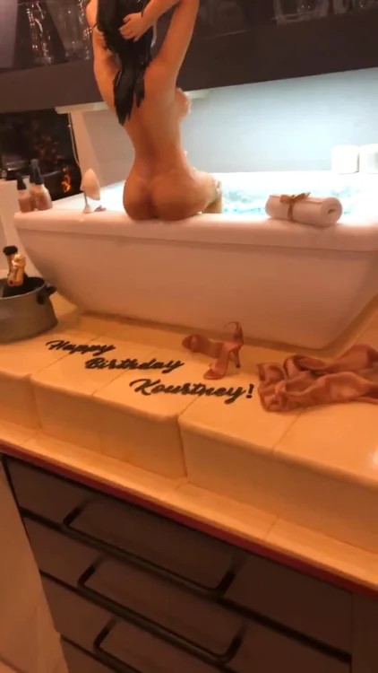 Și din spate, priveliștea a fost admirată de invitați