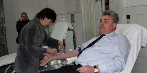Primul care a donat sânge a fost Constantin Florea, şeful pompierilor mehedinţeni