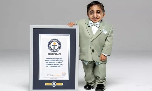 Afshin Esmaeil Ghaderzadeh a intrat în Cartea Recordurilor jpg