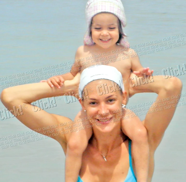 
    Ana şi Roxana  au făcut  mişcare toată ziua  
